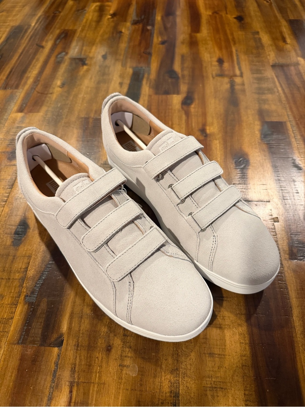 NIB Fitflop Rally Strap Suede Trainers in Soft Grey SZ 10